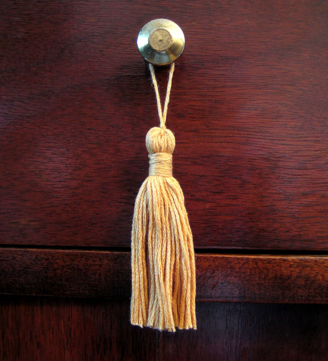 It\'s No Hassle to Make a Tassel | Loulou