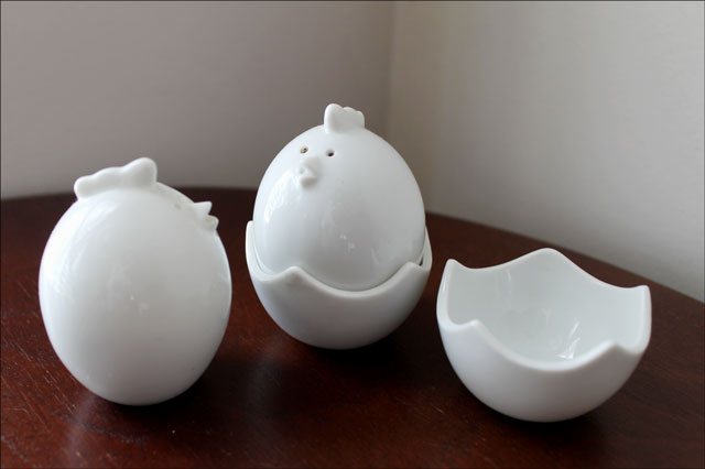 salt-and-pepper-shakers