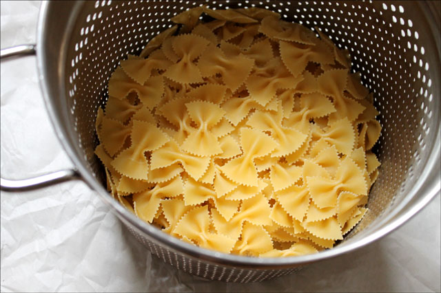 uncooked-bowtie-pasta