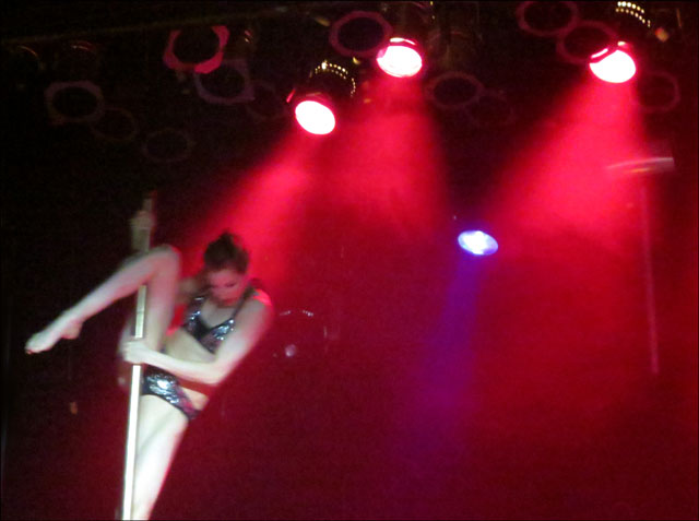 pole-dancer Kiran Friesen patrizia-01