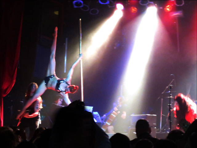 pole-dancer-Kiran Friesen patrizia
