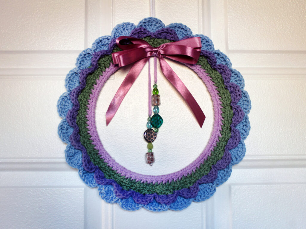 how to crochet a wreath four colours spring easter version tutorial free pattern 1024x769