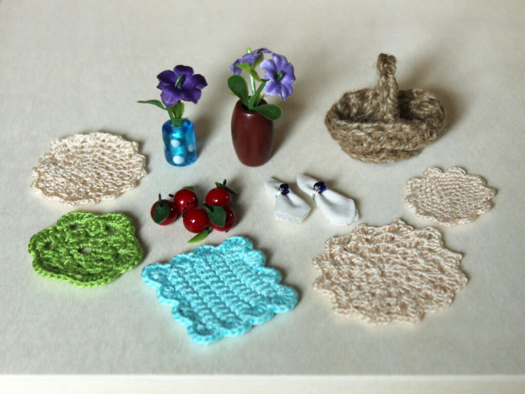 handmade miniature items crochet doilies apples basket 1024x768